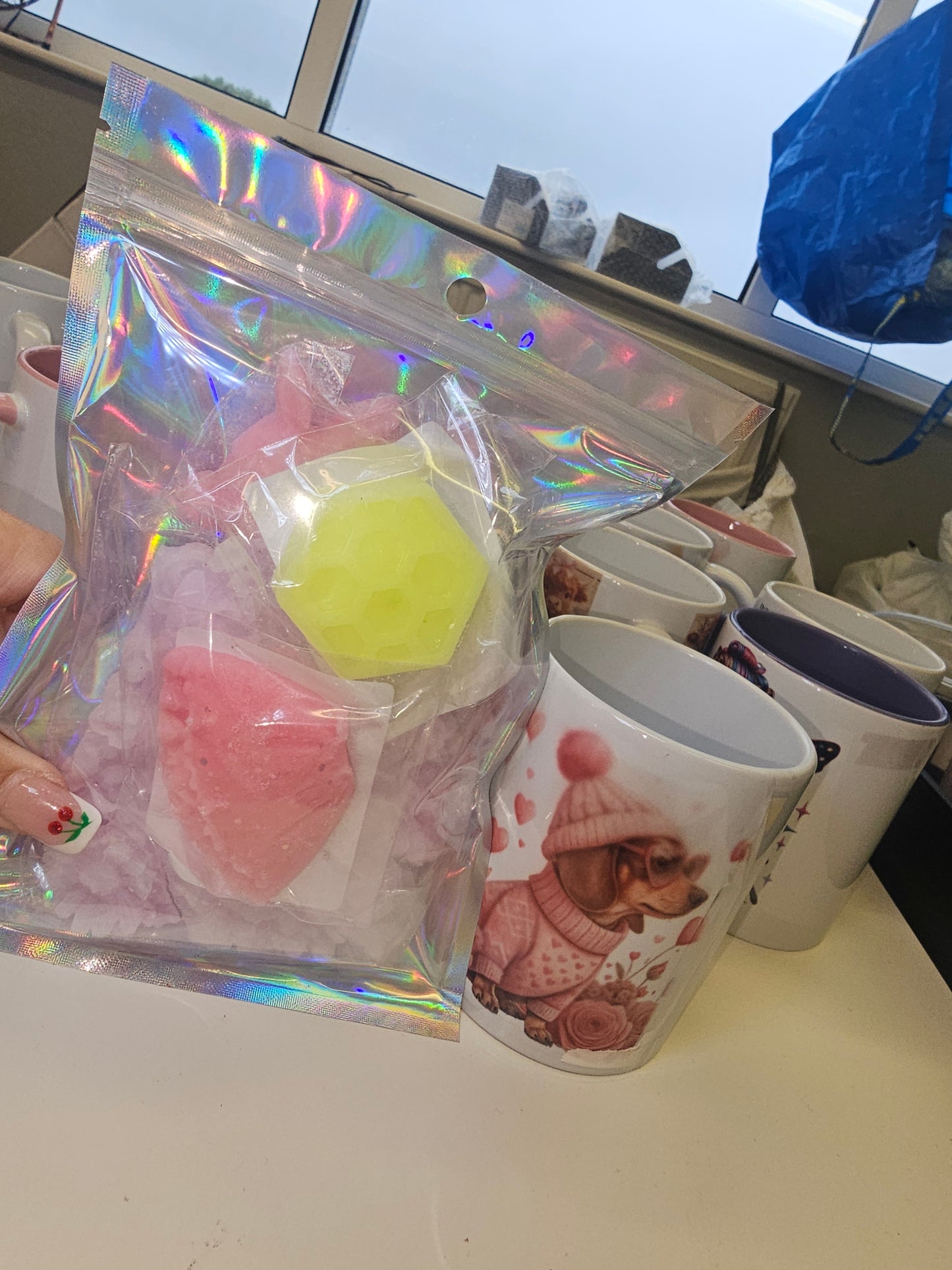 £5 mystery woopsie bundle mug and pack of broken wax