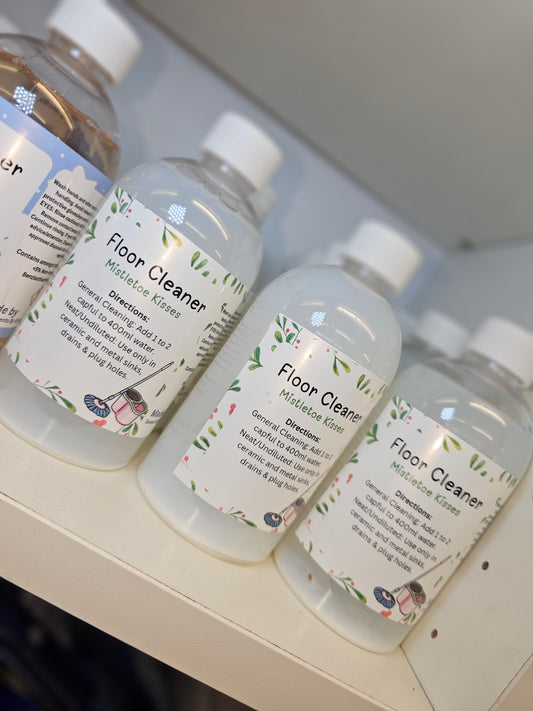 Christmas Mitletoe Kisses Floor Cleaner